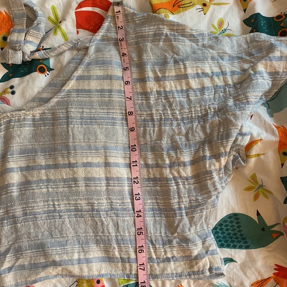 Blue & White Listicle flyaway crop top size L - Picture 5 of 6